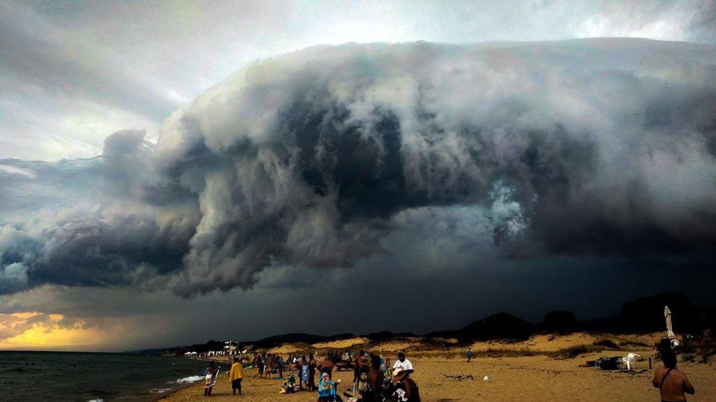 Γ.Καλλιάνος: «Σήμα κινδύνου για καταιγίδες σε έξι περιοχές τις επόμενες ώρες»