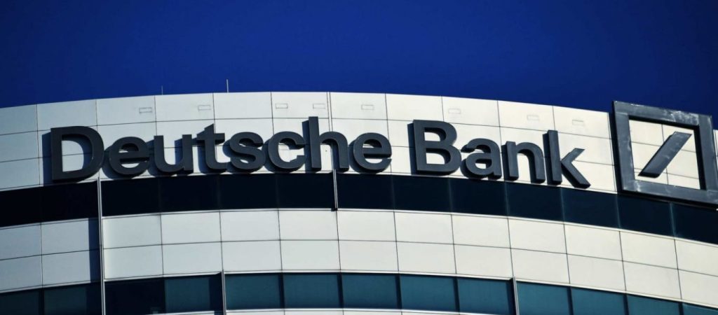Deutsche Bank: «Τα διευθυντικά στελέχη του Λονδίνου εθεάθησαν να αγοράζουν κοστούμια παρά την ανακοίνωση για απολύσεις»