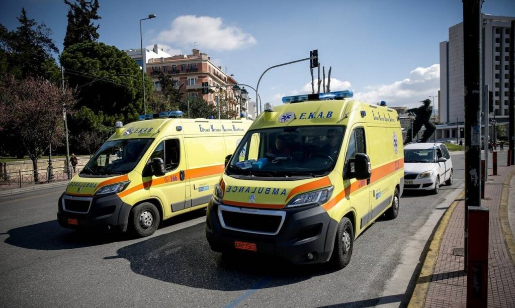 Με απόφαση Κικίλια, ασθενοφόρο του ΕΚΑΒ στην Ακρόπολη