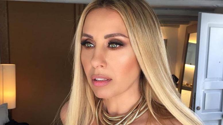 Γωγώ Μαστροκώστα: «Φωτιά» με… κατακίτρινο μαγιό (φωτο)