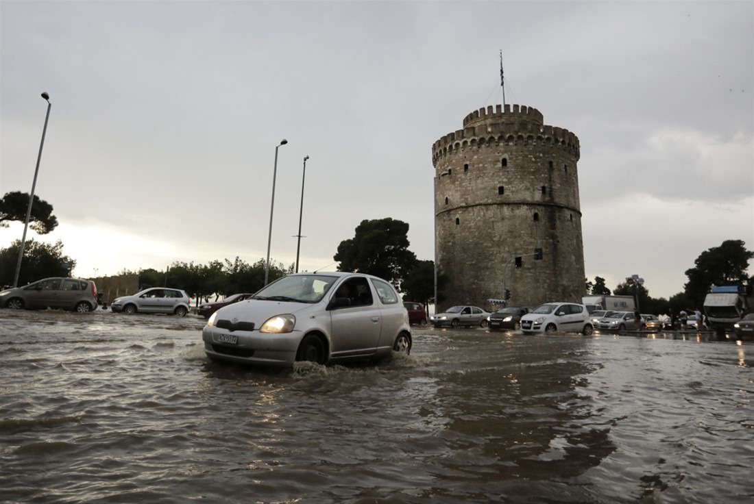 Επικίνδυνα καιρικά φαινόμενα: Έρχονται πολύ μεγάλα ύψη βροχής σε Θεσσαλονίκη και Χαλκιδική