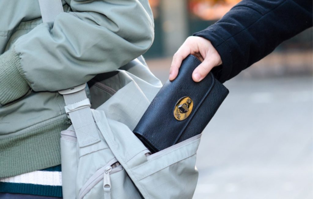 Καρπενήσι: 80χρονη έκλεψε κινητό σε λαϊκή – Έγινε αντιληπτή από γιο πελάτη