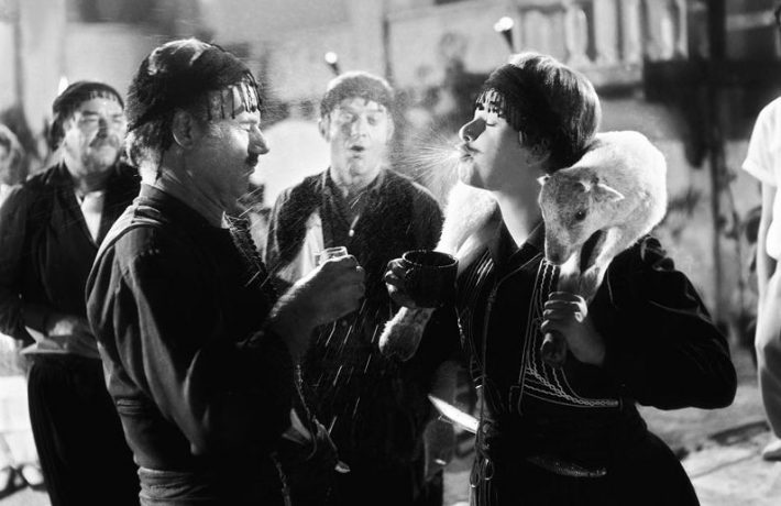 Έφυγε αγκαλιά με μια Lancia: Ο Έλληνας ηθοποιός που αρραβωνιάστηκε 17 φορές έσβησε ολομόναχος (βίντεο-φωτο)