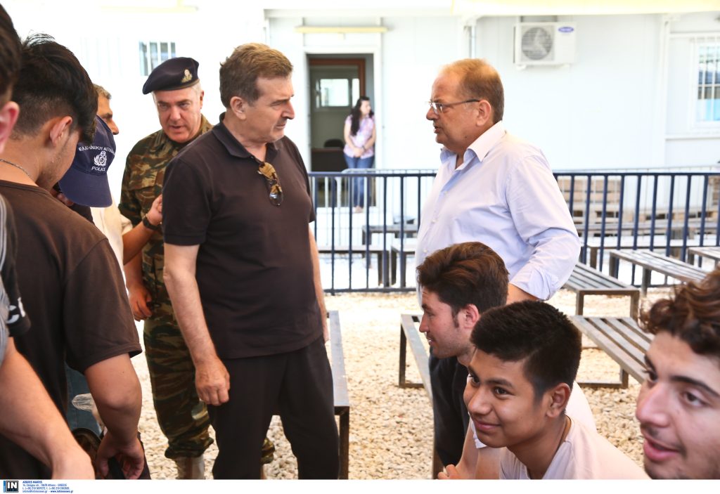 Στη Λέσβο ο Μιχάλης Χρυσοχοΐδης: Επιθεώρησε τα κέντρα παραμονής αλλοδαπών