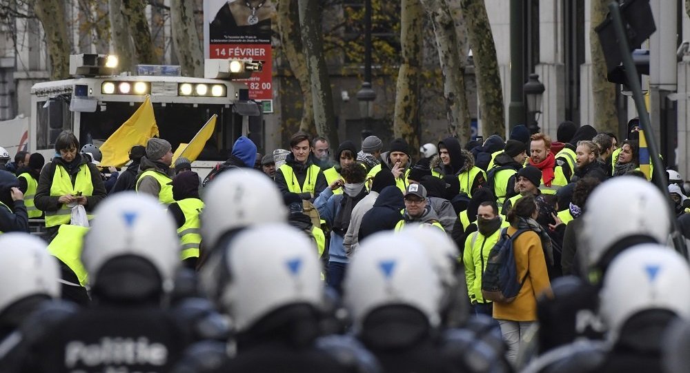 Παρίσι: Σοβαρά επεισόδια διαδηλωτών και αστυνομίας – Βανδαλισμοί καταστημάτων