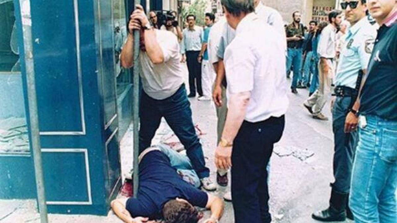 14 Ιουλίου 1992 – Ο 20χρονος Θάνος Αξαρλιάν, γίνεται «παράπλευρη απώλεια» στην επίθεση της 17Ν