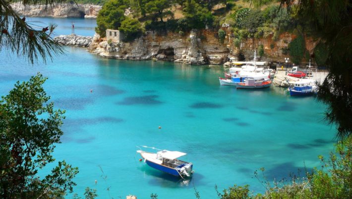 Αλόννησος: Οι καταπράσινες παραλίες που θα σε κάνουν να τις ερωτευτείς (φωτο)