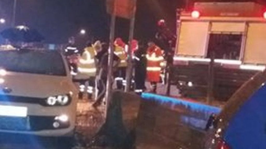 Δείτε εικόνες μέσα από το πλημμυρισμένο κέντρο που τραγουδούσε η Πάολα στο Δρέπανο (βίντεο)