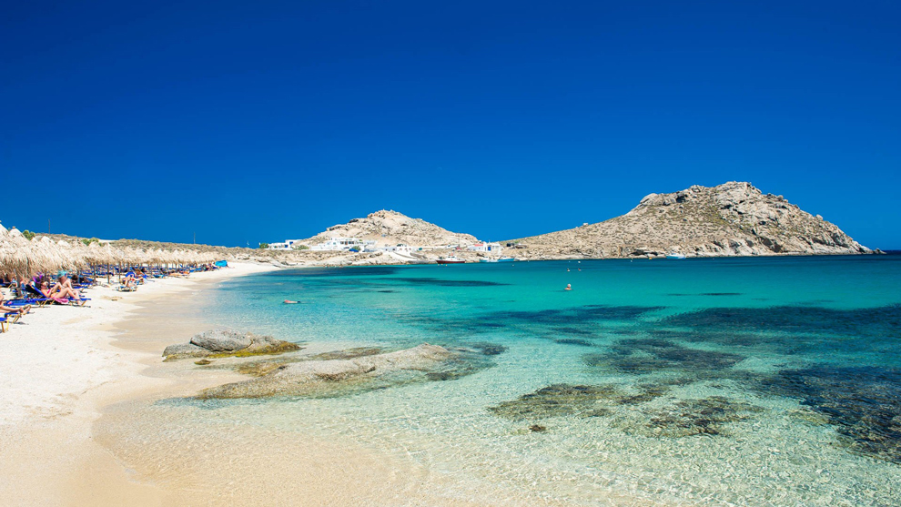 Κρυφές παραλίες της Αττικής: Τα Τρία Λιμανάκια που θυμίζουν το Ναυάγιο της Ζακύνθου σε μικρογραφία (βίντεο)