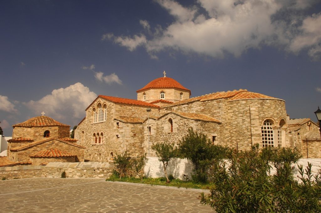 Εκατονταπυλιανή: Η Παναγία με τις 99 φανερές πύλες – Γιατί μια παραμένει αόρατη