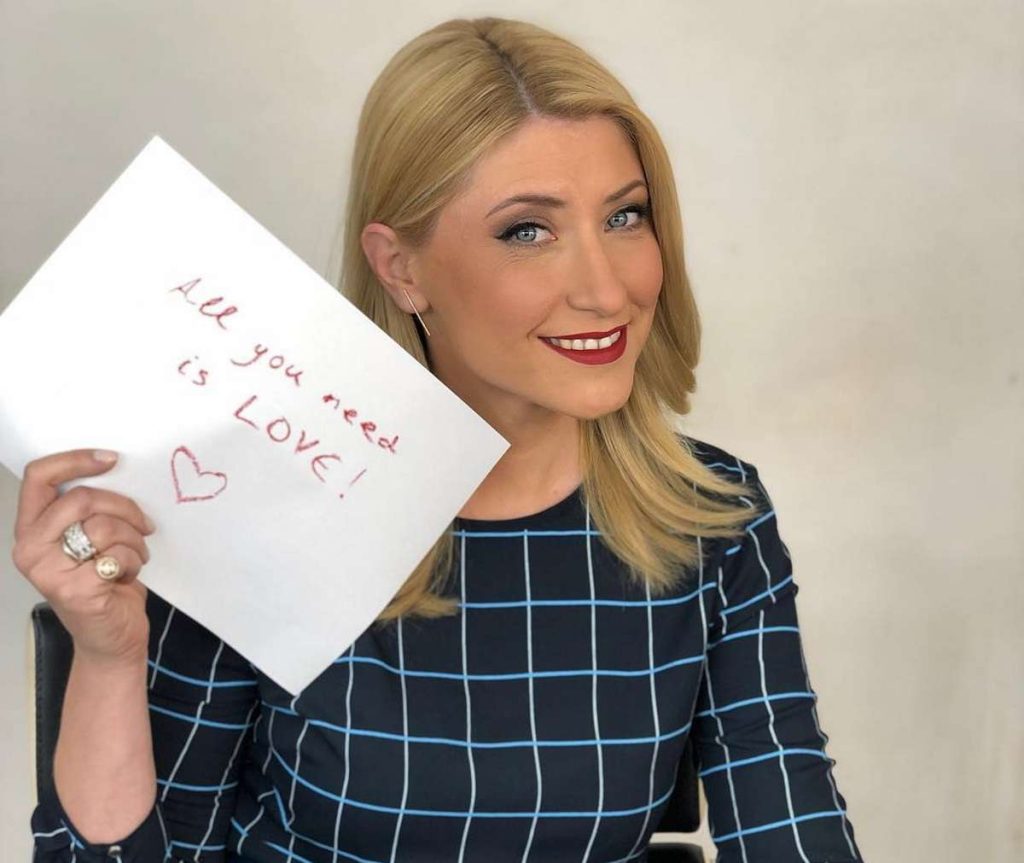 Ζεϊμπεκιά χόρεψε η Σία Κοσιώνη στη γιορτή του ΣΚΑΪ (βίντεο)