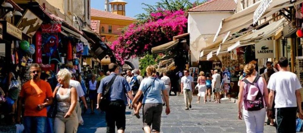 Αύξηση των τουριστικών εισπράξεων για το πρώτο τρίμηνο – Ποιοι τουρίστες καταφτάνουν στην χώρα