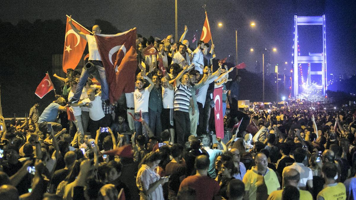 Τουρκία: Χαρές και πανηγύρια στην τρίτη επέτειο του πραξικοπήματος