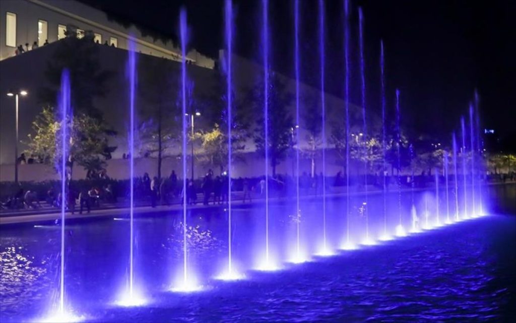 Εσείς πήγατε την Κυριακή στο Κέντρο Πολιτισμού για να δείτε τα σιντριβάνια να «χορεύουν»; Αν όχι δείτε το βίντεο