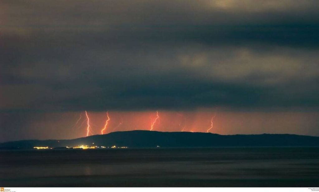Αντίνοος: Άνοιξαν οι ουρανοί στη Φθιώτιδα – Διακοπές ρεύματος και δρόμοι παγίδες