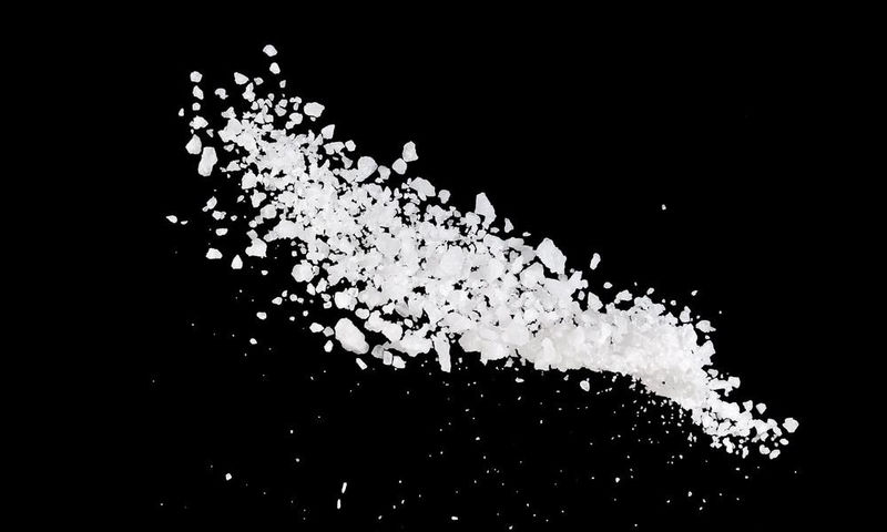 Τα 5 σημάδια που στέλνει το σώμα σας ότι πρέπει να ελαττώσετε το αλάτι