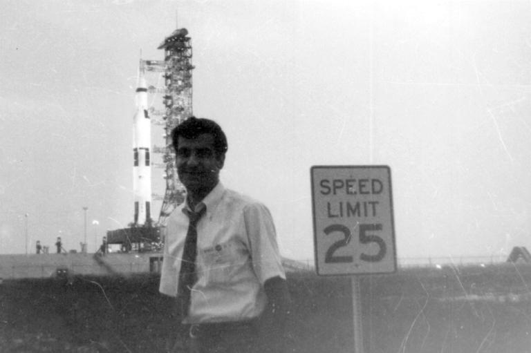 Και όμως: Ένας Έλληνας είδε τον περίπατο στην Σελήνη μέσα από το κέντρο ελέγχου