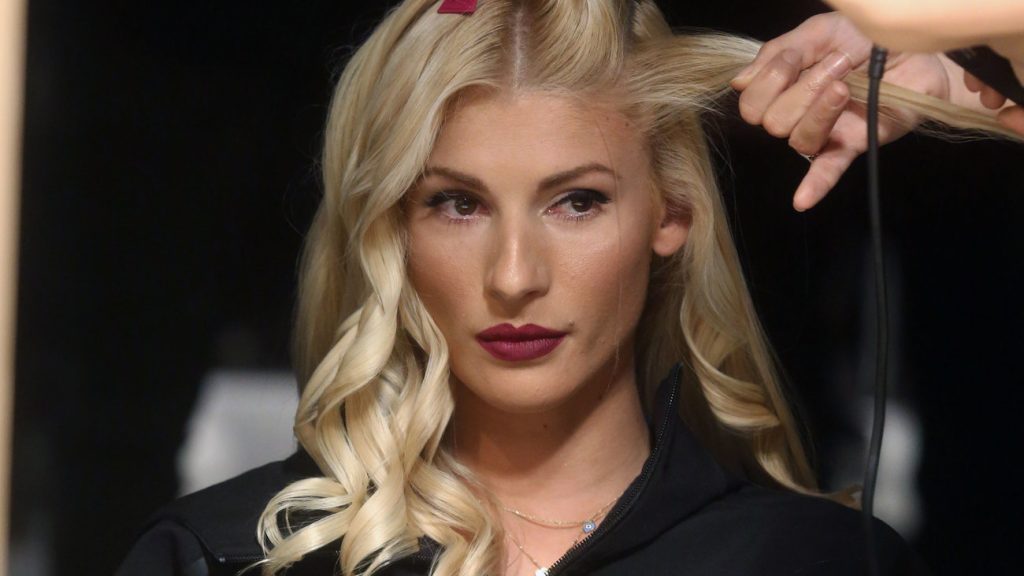 Όλγα Πηλιάκη: Ποζάρει topless στα βράχια και «κόβει» την ανάσα (φωτο)