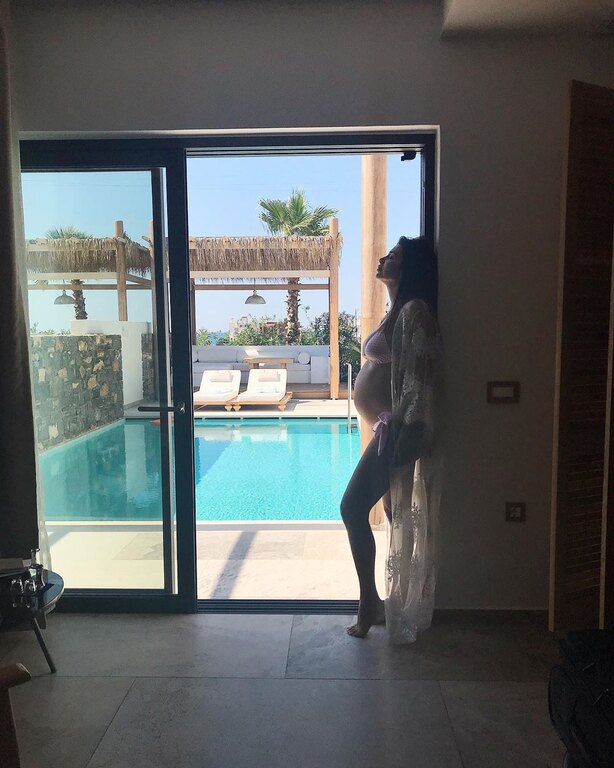 6 ελληνίδες celebrities πάνε παραλία και είναι υπέροχες με μαγιό – Λεπτομέρεια, είναι έγκυες!