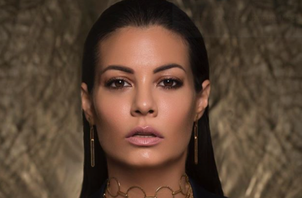 Τι οδήγησε την Μαρία Κορινθίου να γράψει: «Να είστε καλά που με κάνατε και έκλαψα»;