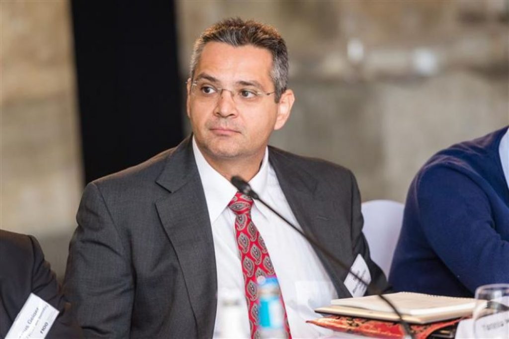 Γιάννης Μαστρογεωργίου: Ο Διευθυντής του Ινστιτούτου «Κων. Καραμανλής» νέος γ.γ. Επικοινωνίας και Ενημέρωσης