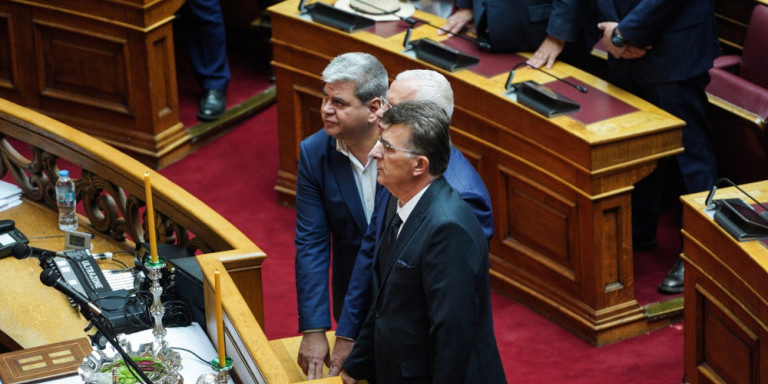 Δείτε με ποια κόμματα έχουν εκλεγεί οι τρεις βουλευτές που ορκίστηκαν στο Κοράνι
