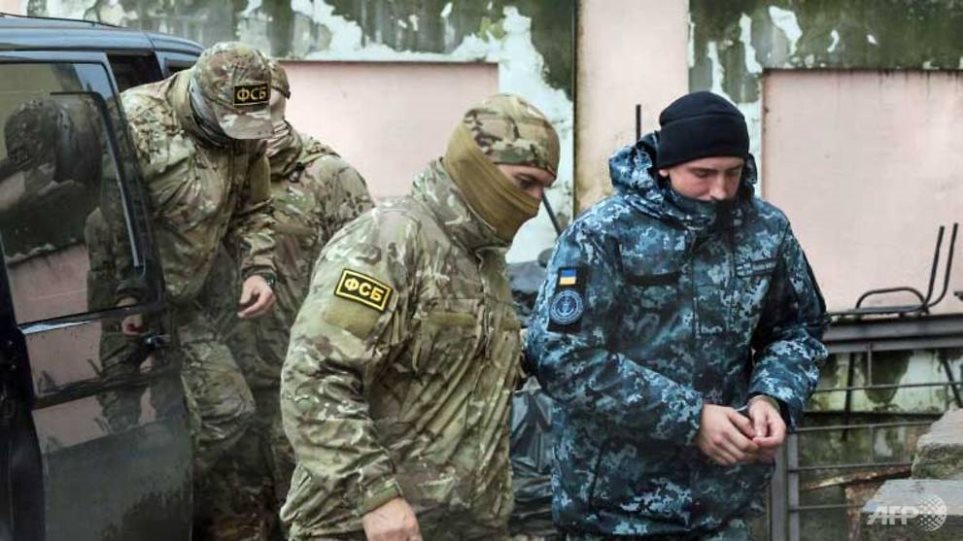 Ρωσία: Παρατείνεται γι’ άλλους τρεις μήνες η κράτηση των 24 Ουκρανών ναυτών