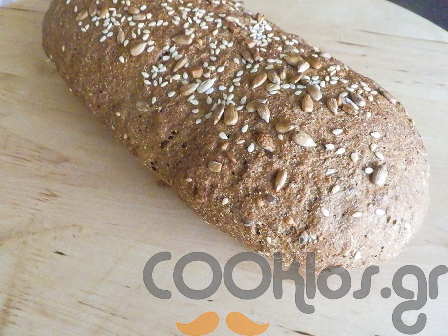 Η συνταγή της ημέρας: Ψωμί ολικής άλεσης πολύσπορο