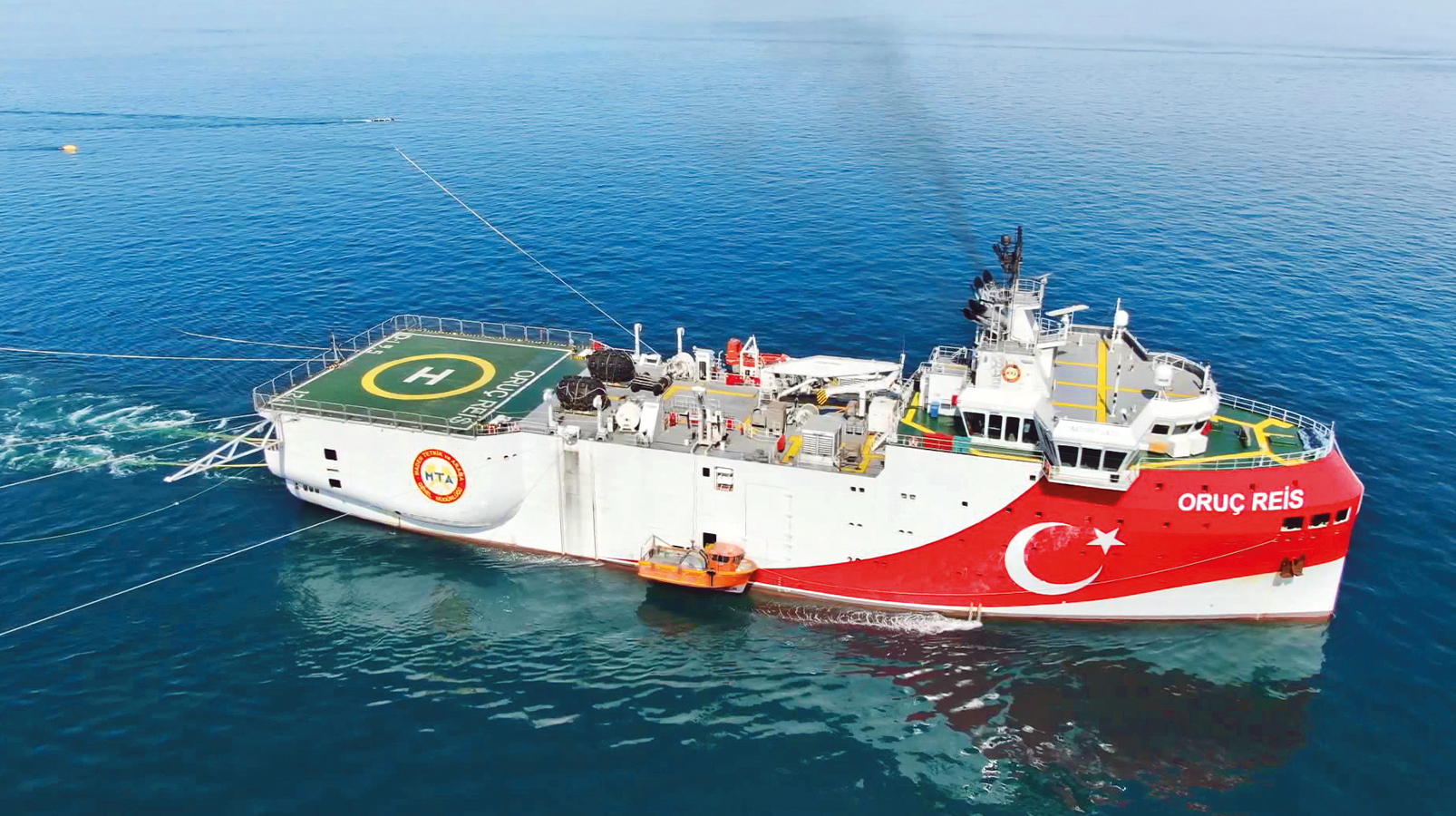 Η Άγκυρα ετοιμάζει μείζονα κρίση: Στέλνει πολεμικά πλοία & υποβρύχια μαζί με το Oruc Reis στην κυπριακή ΑΟΖ