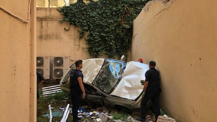 Αλεξανδρούπολη: Αυτοκίνητο «προσγειώθηκε»   στον… ακάλυπτο πολυκατοικίας