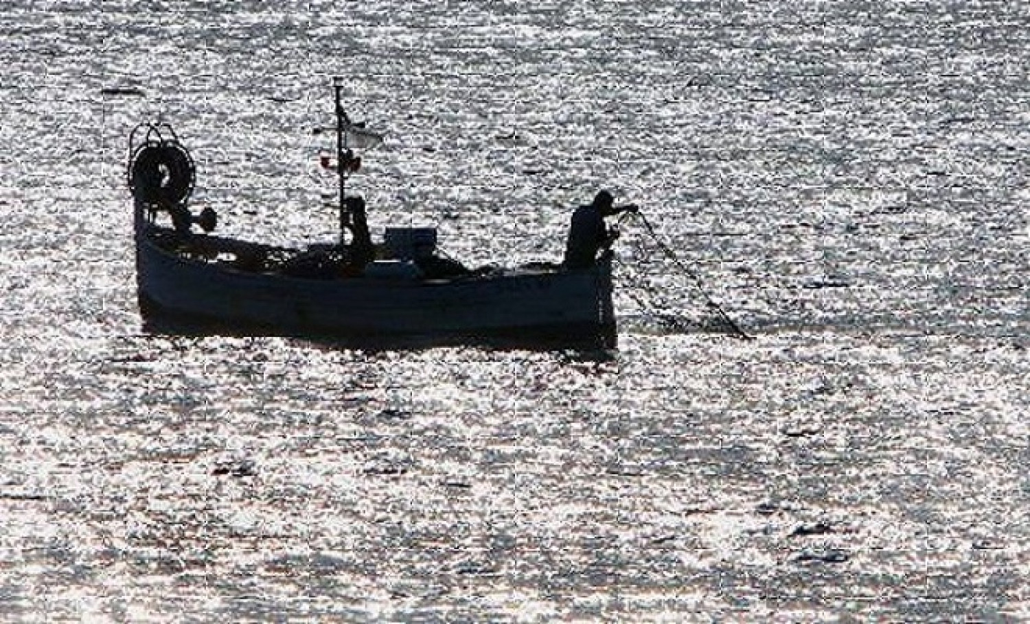 Τούρκοι ψαράδες λεηλατούν τα νερά του Αιγαίου