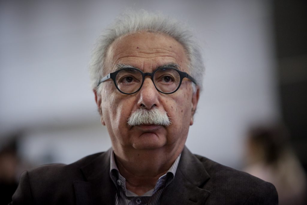 Συνεχίζονται οι αποκαλύψεις για το «μπαράζ» παροχών πριν τις εκλογές – Ο Κ.Γαβρόγλου μοίρασε άδειες σε «ημέτερους»