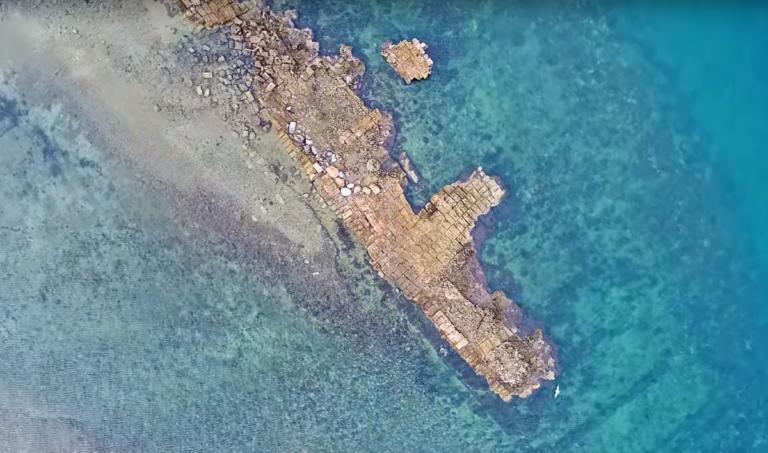 Ανθηδόνα: Το αρχαίο ελληνικό λιμάνι με τις 100 τριήρεις – Έμεινε αλώβητο στο πέρασμα του χρόνου (φωτο-βίντεο)
