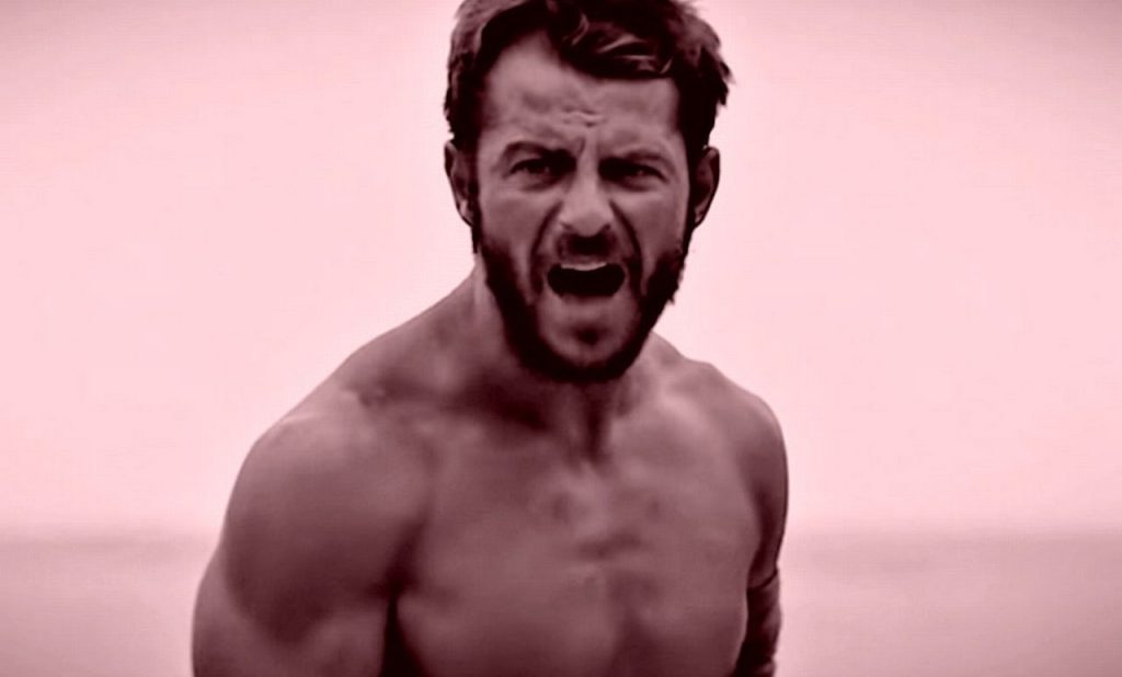 Ο Ντάνος γδύθηκε, πόζαρε και ποια λέτε σχολίασε τη φωτογραφία του;