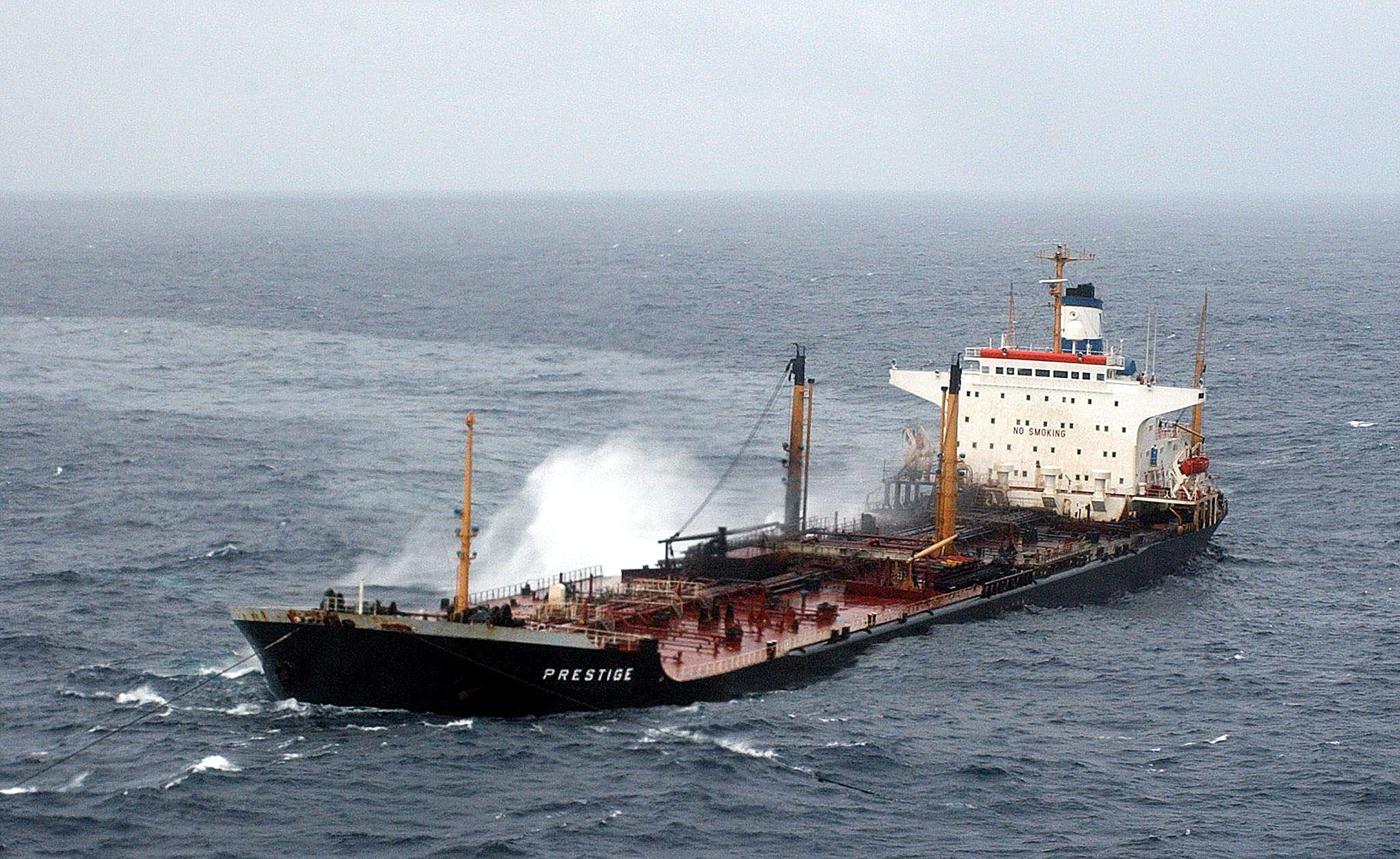 Διαρροή πετρελαίου στον Ατλαντικό – Ατύχημα σε εξέδρα άντλησης πετρελαίου