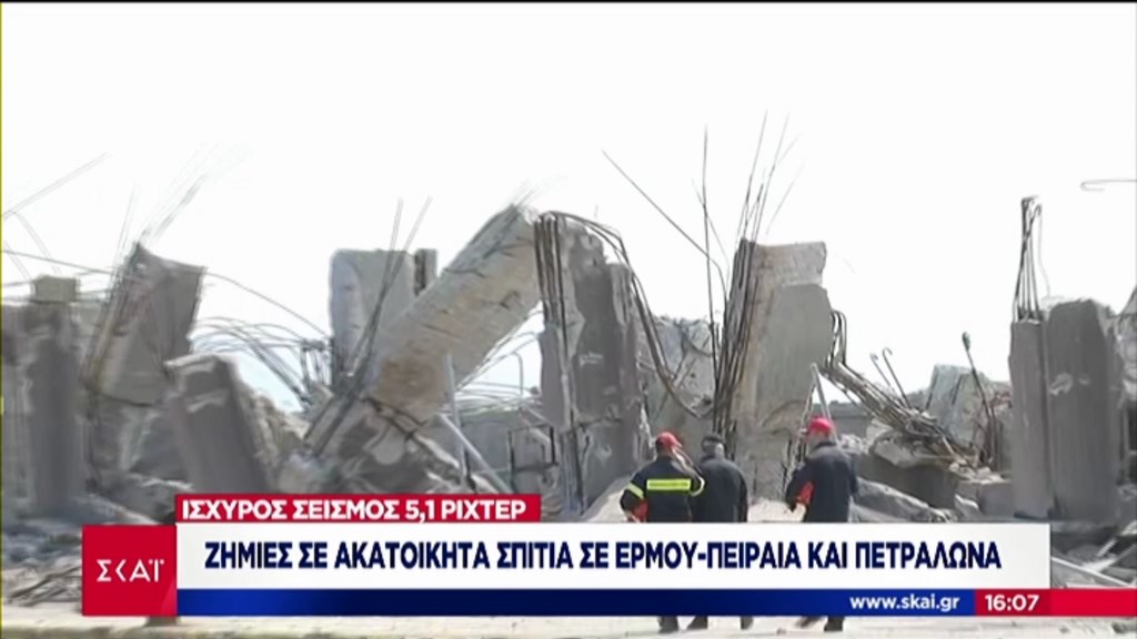 Κατέρρευσε ο παλιός ταινιόδρομος στο λιμάνι του Πειραιά (φωτό)