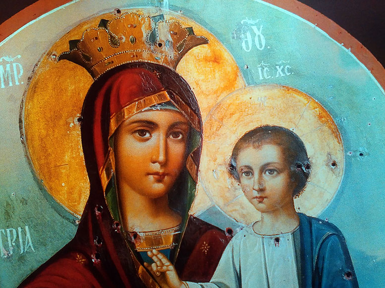 Αυτή είναι η ιστορία της εικόνας της Παναγίας που γάζωσαν με 55 σφαίρες!