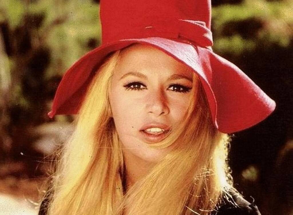 Αλίκη Βουγιουκλάκη: Η «νεκροβάπτιση» και η εκτέλεση του πατέρα της (φωτο)