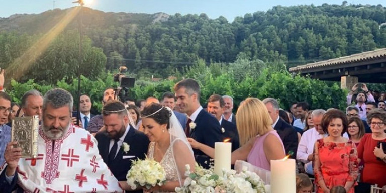 Κώστας Μπακογιάννης και Σία Κοσιώνη πάντρεψαν στενό φιλικό τους ζευγάρι (φωτο)