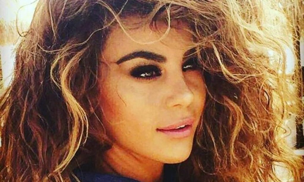 Ειρήνη Παπαδοπούλου: Εντυπωσίασε με το βαθύ της ντεκολτέ σε βραδινή της έξοδο (φωτο)