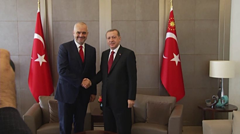 «Μυστήριο» καλύπτει την ξαφνική συνάντηση Έντι Ράμα με Ερντογάν στην Τουρκία – Τί συζήτησαν;
