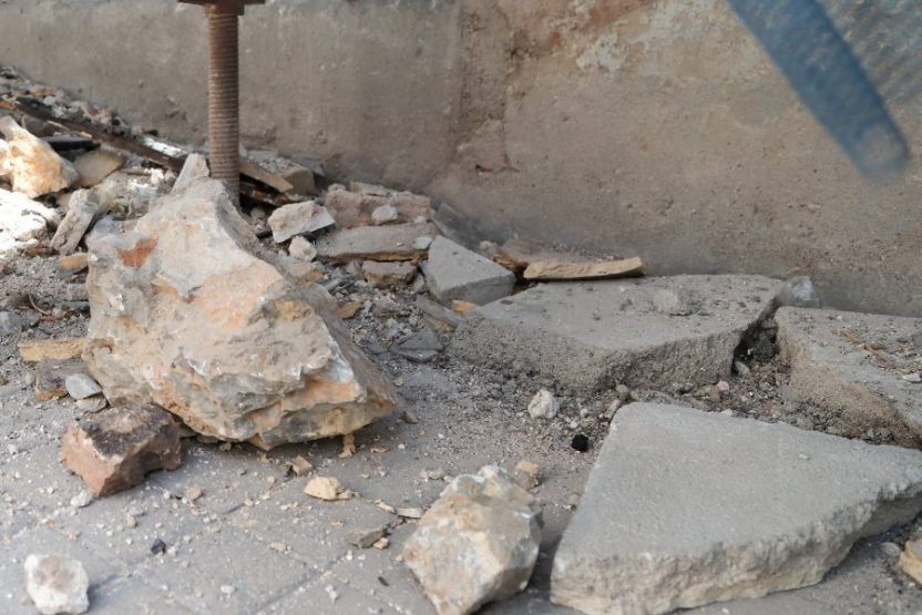 Σεισμός στην Αττική: Ρωγμές σε σπίτια στη Μάνδρα