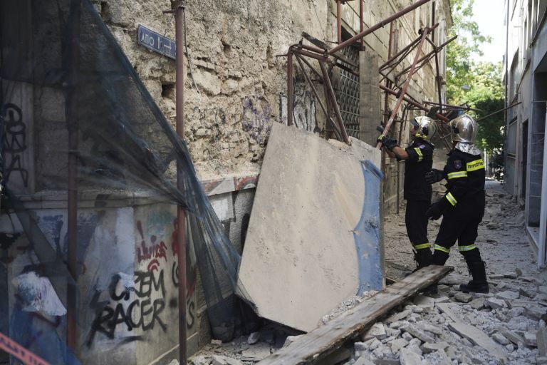Αγωνία για 1.800 ετοιμόρροπα κτίρια σε Αθήνα και Πειραιά