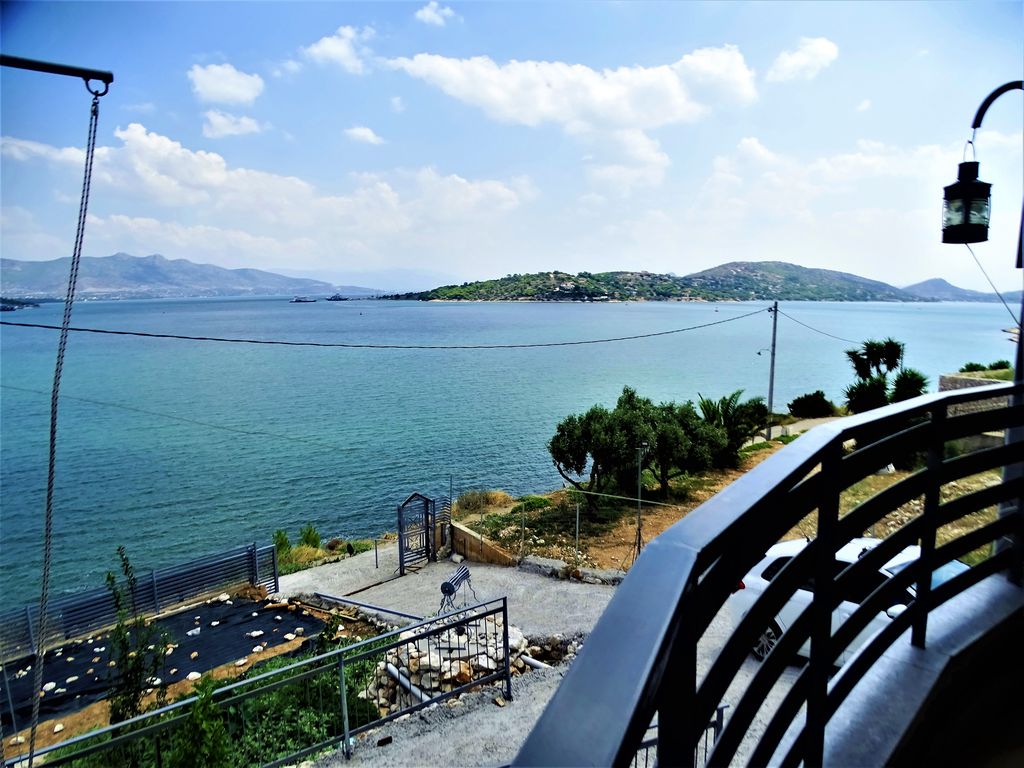 Εξοχικά με θέα… επενδύσεις: Ιταλοί, Γερμανοί, Σουηδοί αναζητούν παραθαλάσσιες κατοικίες στην Ελλάδα