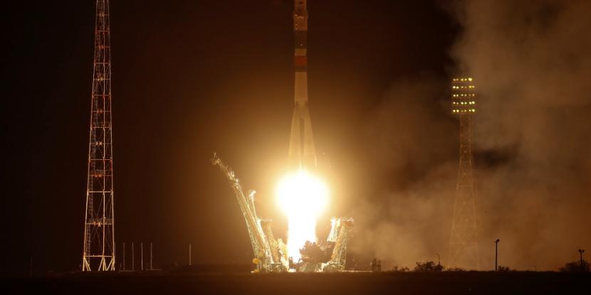 Ρωσία: Επιτυχής εκτόξευση του πυραύλου που μεταφέρει τρεις αστροναύτες στον ISS (βίντεο)