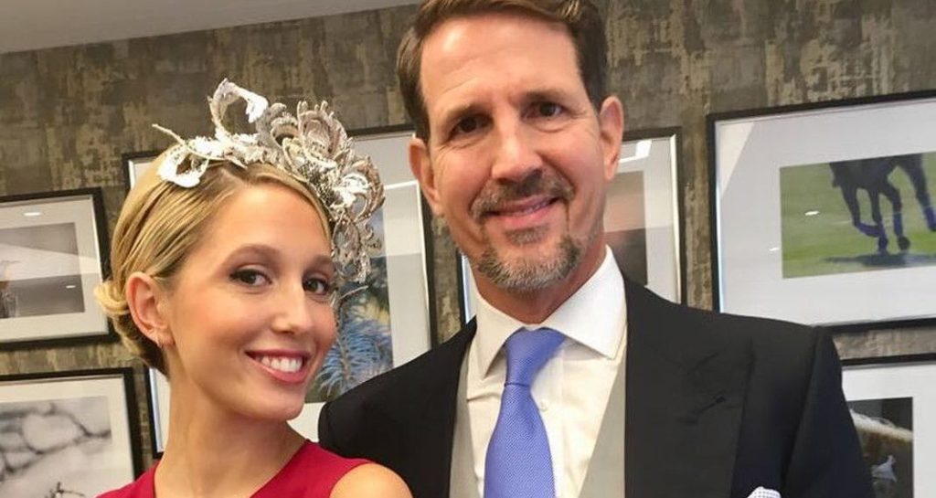 Ο Παύλος Γλίξμπουργκ φωτογραφίζει την Mαρία Ολυμπία στις Σπέτσες με τον παππού και την γιαγιά της (φωτο)