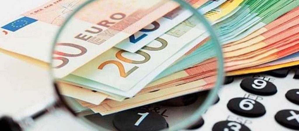 Σχέδιο της κυβέρνησης για οριζόντια μείωση του ΕΝΦΙΑ σε τρία χρόνια – Τί συζητήθηκε