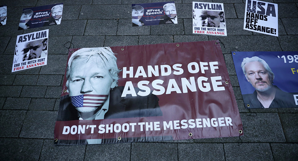 Ο Πρόεδρος του Εκουαδόρ κατηγορεί τον Ασάνζ για κατασκοπεία