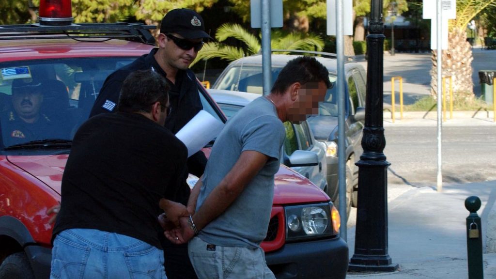 Τους έπιασαν «επί το έργον» στην Εύβοια! Εμπρηστές προσπαθούσαν να βάλουν φωτιά σε δασική περιοχή