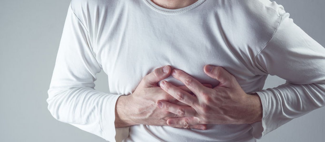 Πόνος στο στήθος: Όλες οι πιθανές αιτίες – Συμπτώματα ανά περίπτωση
